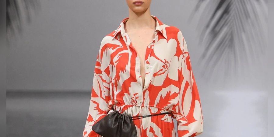 Bei der australischen Fashion Week im Mai 2022 kam das Hawaiihemd als Jumpsuit daher.