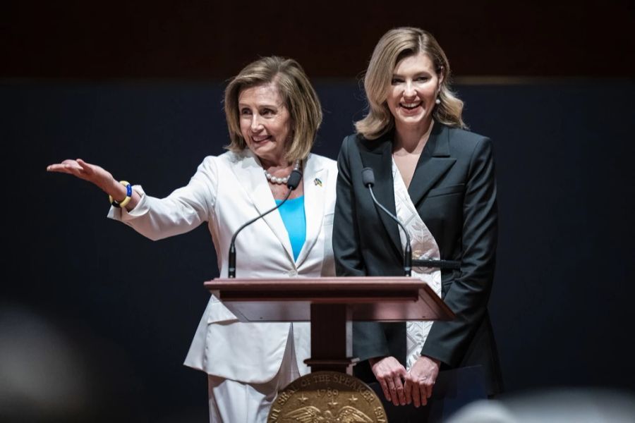 Olena Selenska mit Nancy Pelosi im US-Parlament.