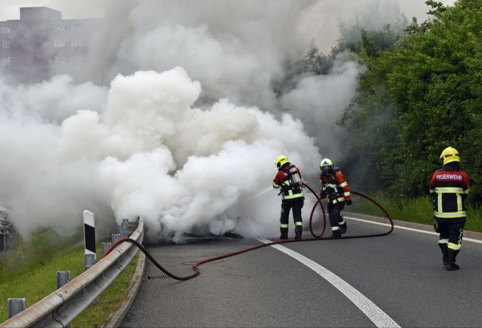 Sursee: Die Feuerwehr löschte das Fahrzeug Sursee: Die Feuerwehr löschte das Fahrzeug