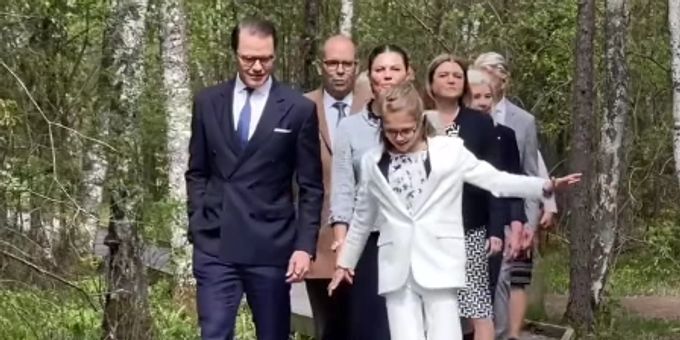 Prinzessin Estelle begeistert die Fans in ihrem Naturpark. schweden