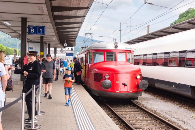 Der Rote Pfeil brachte die Besucher/innen ins Depot Olten