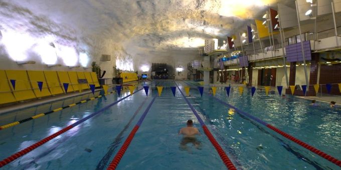 Schutzbunker sinnvoll genutzt: Unter Helsinki befindet sich neben vielen weiteren Freizeitanlagen auch ein Schwimmbad. ukraine krieg helsinki schutz