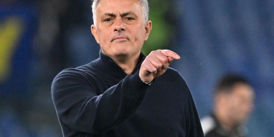 Besuchte in Neapel einen Gedenkort für Diego Maradona: Roma-Coach José Mourinho.