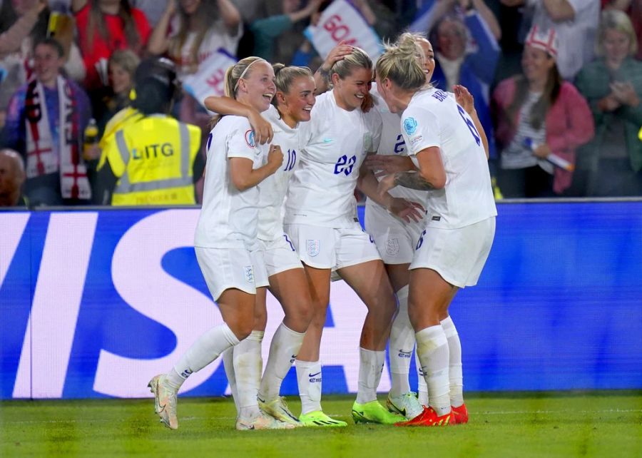 Die Engländerinnen ziehen nach der 4:0-Gala in den EM-Final ein.