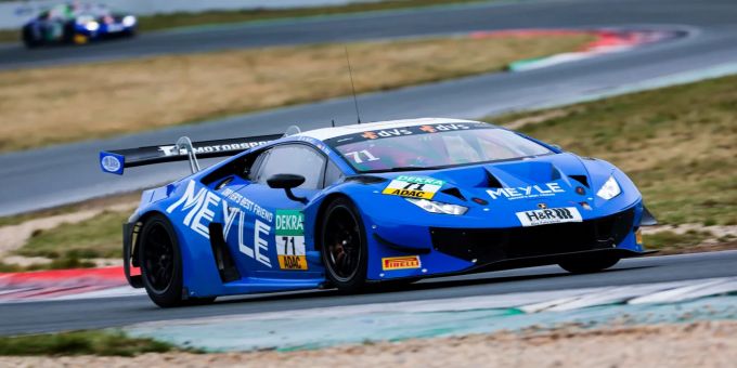 Die ADAC GT Masters starten die Saison mit 22 Fahrzeugen. ADAC GT Masters