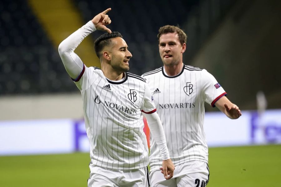 Samuele Campo jubelt im Stadion der Eintracht Frankfurt.