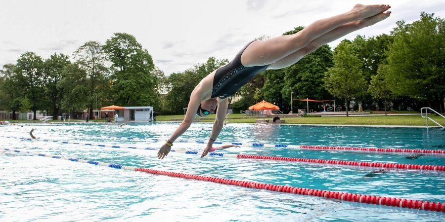 Freibad im Sommer