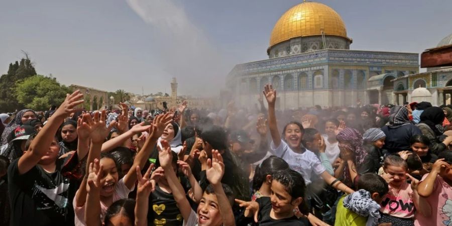 Palästinenser beim letzten Freitagsgebet im Ramadan