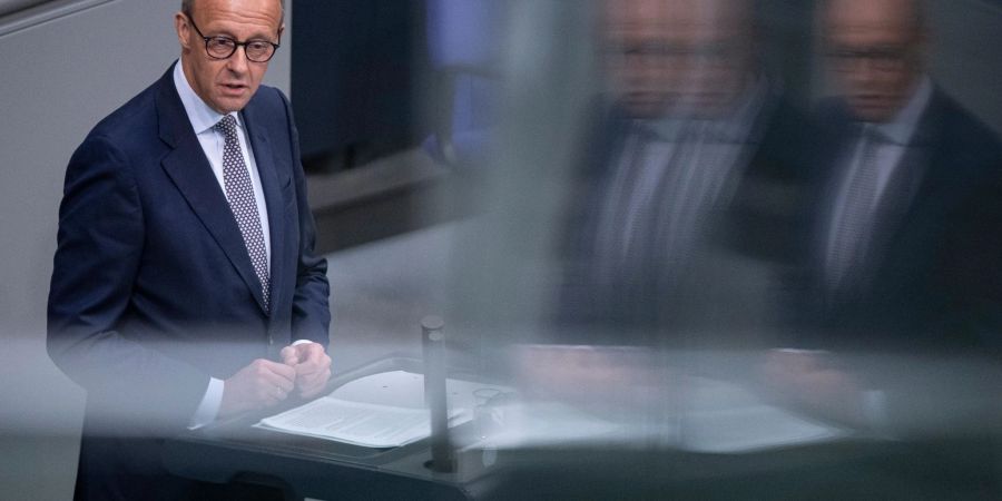 Friedrich Merz spricht im Bundestag zur Lieferung schwerer Waffen in die Ukraine. Der CDU-Vorsitzende will kommende Woche nach Kiew reisen.
