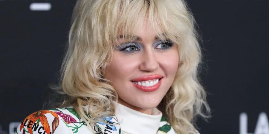 Miley Cyrus trägt den angesagten «Jagger».