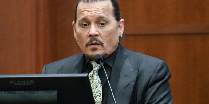 Johnny Depp sagt während einer Anhörung vor dem Fairfax County Circuit Court aus. Johnny Depp