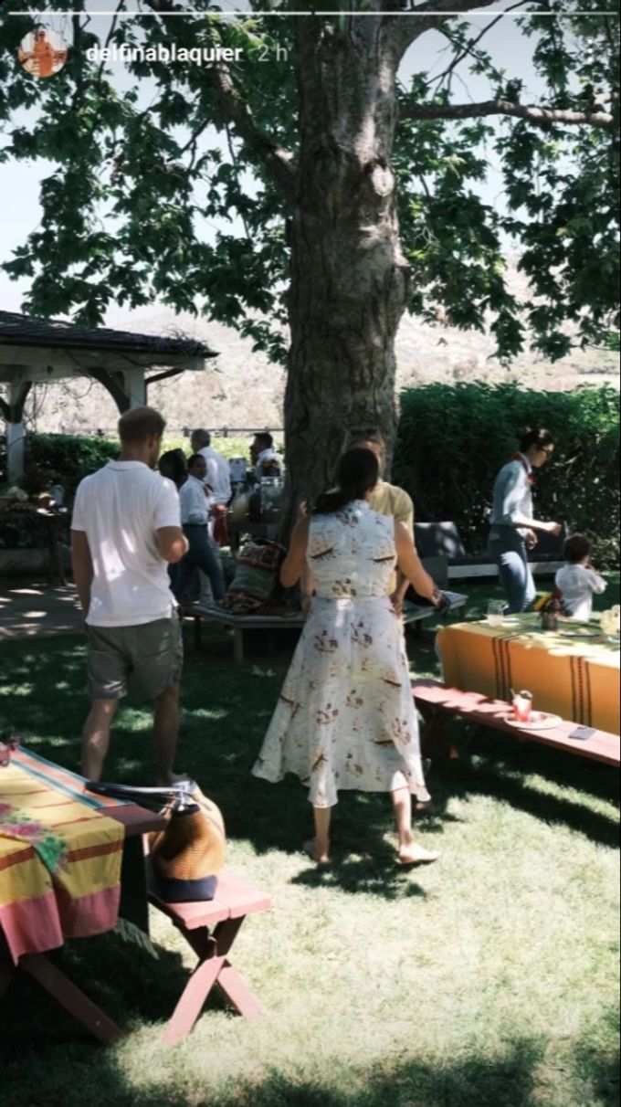 Meghan Markle und Prinz Harry bei BBQ – ist das etwa Archie im Hintergrund? Meghan Markle