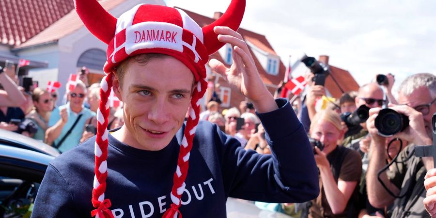 Tour-Sieger Jonas Vingegaard wird in seinem Heimatort gefeiert.