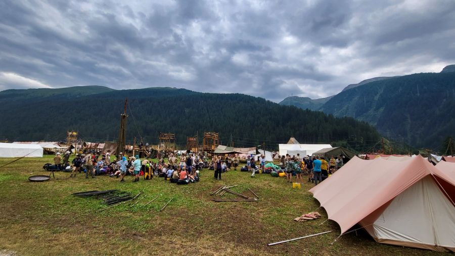 Heute gibts noch dunkle Wolken über dem Lager – aber ab morgen hellt es wieder auf.