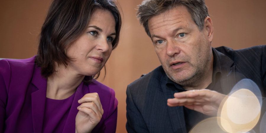 Annalena Baerbock und Robert Habeck verweisen beim Asyl-Kompromiss der EU auf die Notwendigkeit einer Einigung.