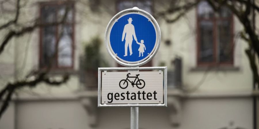 Fussgänger Schild