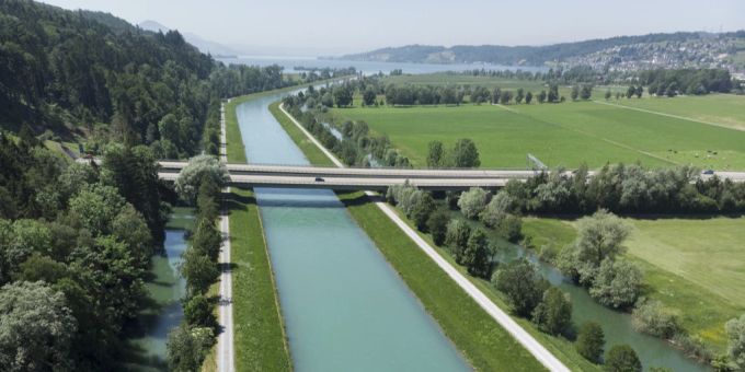 Ein 20-Jähriger verunfallte tödlich mit einem Gummiboot am Linthkanal. gummiboot linth
