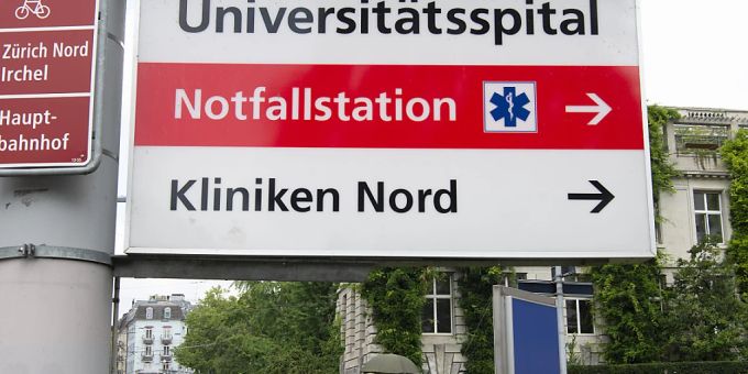 Personalmangel und hohe Kosten plagen die Universitätsspitäler finanziell. Im Bild: Eingang zum Unispital Zürich. (Archivbild) Personalmangel und hohe Kosten plagen die Universitätsspitäler finanziell. Im Bild: Eingang zum Unispital Zürich. (Archivbild)