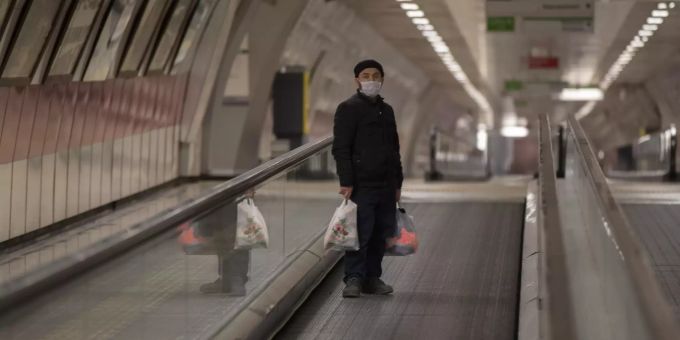 Seit Sonntag gilt wegen der Ausbreitung der Lungenkrankheit Covid-19 in der Türkei eine Ausgangssperre für Menschen ab 65 Jahren und chronisch Kranke. Coronavirus in Türkei