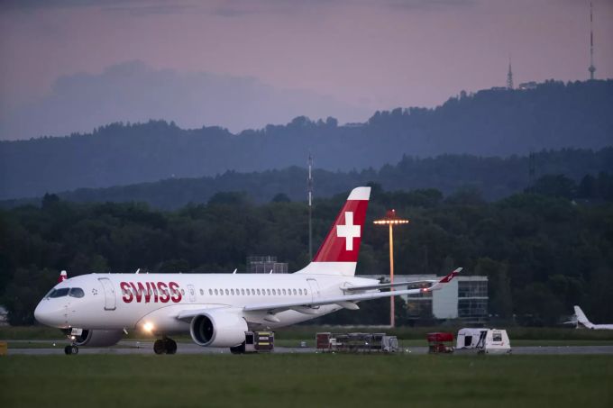 Das Flugzeug wurde auf einen offenen Standplatz gebracht (Symbolbild).
