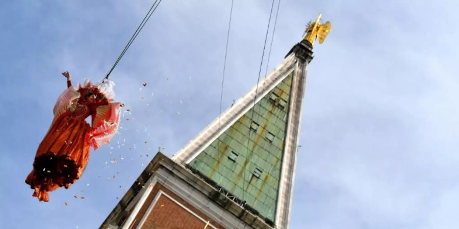 «Flug des Engels» beim Karneval in Venedig