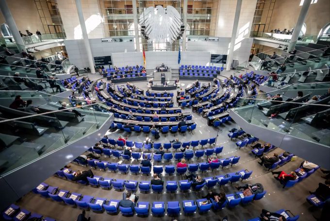 Der Bundestag stimmte am Mittwoch über das Mandat für den Einsatz deutscher Soldaten im Irak ab. (Symbolbild) bundestag