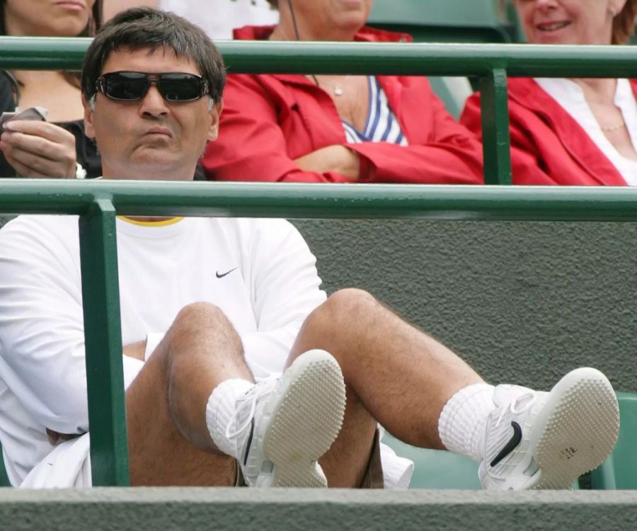 Toni Nadal 2006 beim Wimbledon-Duell von Rafael Nadal mit Jarkko Nieminen.