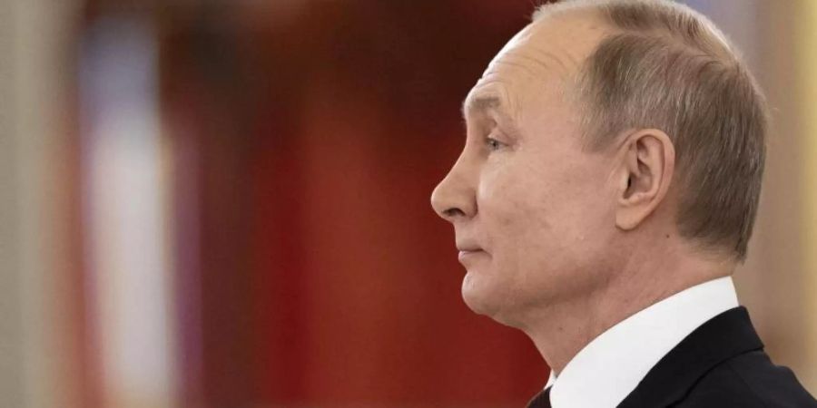 Die meisten Russen glauben, dass Wladimir Putin die Verfassungsänderung deshalb anstösst, um sich über 2024 hinaus an der Macht zu halten. Foto: Alexander Zemlianichenko/AP POOL/dpa