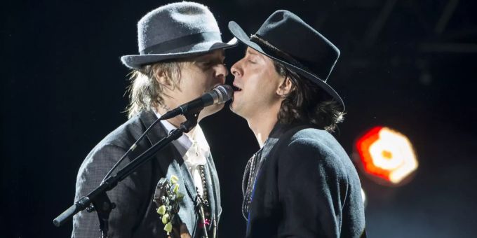 The Libertines mit den Musikern Carl Barat (r.) und Pete Doherty (l.). Barat und Doherty