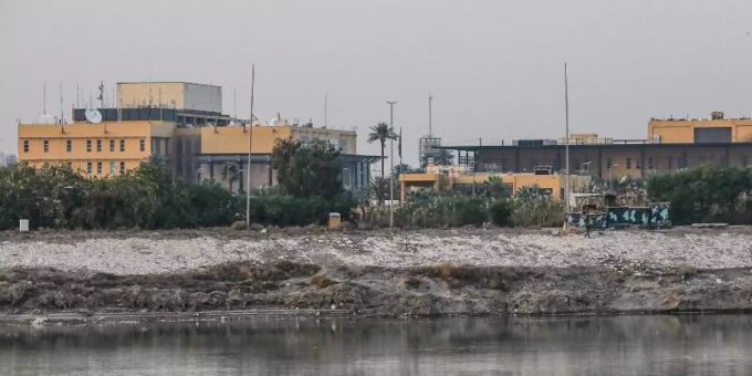 Blick auf die US-Botschaft am Ufer des Tigris. Foto: Ameer Al Mohmmedaw/dpa Blick auf die US-Botschaft am Ufer des Tigris. Foto: Ameer Al Mohmmedaw/dpa