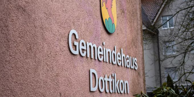 Das Gemeindehaus in Dottikon. - Kanton Aargau Das Gemeindehaus in Dottikon. - Kanton Aargau