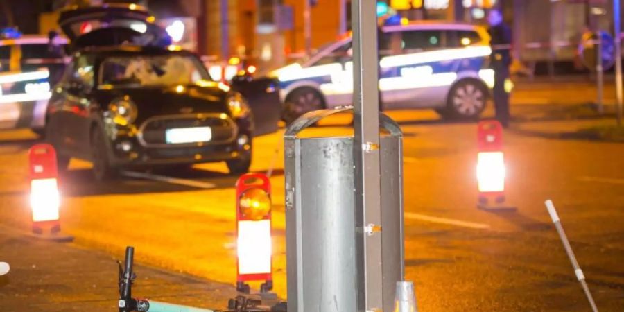 Nach Angaben des Verkehrssicherheitsrats wurden zuletzt allein in Nordrhein-Westfalen 150 schwere Unfälle mit E-Scootern gezählt. Foto: Michael Ehresmann/Wiesbaden112/dpa