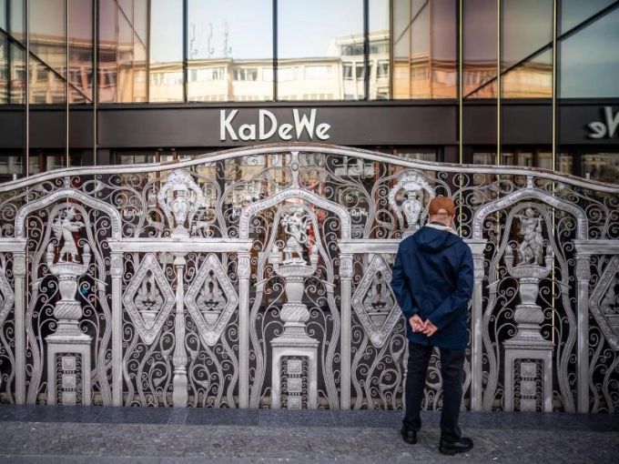 Auch das KaDeWe in Berlin ist wegen der Corona-Krise momentan geschlossen. Foto: Michael Kappeler/dpa-pool/dpa Auch das KaDeWe in Berlin ist wegen der Corona-Krise momentan geschlossen. Foto: Michael Kappeler/dpa-pool/dpa