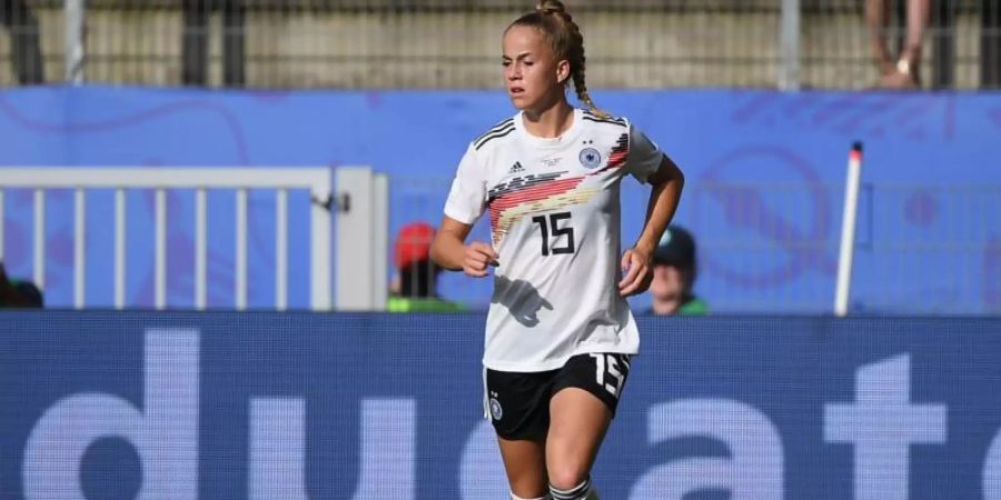 Spielt mit ihrem Vorbild im selben Club: Giulia Gwinn. Foto: Sebastian Gollnow/dpa