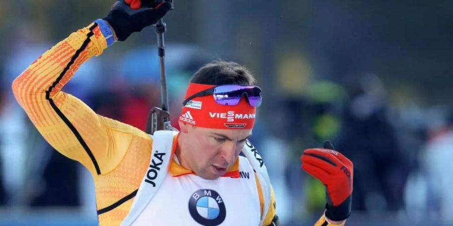 Verpasste in Pokljuka nur knapp das Podium: Philipp Nawrath. Foto: Darko Bandic/AP/dpa