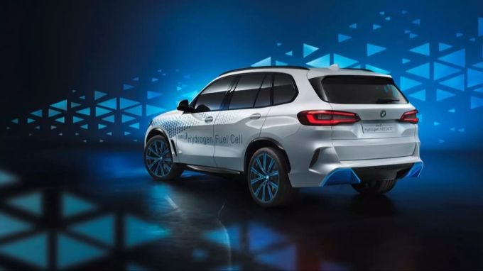 Die Auspuffrohre weichen einem Diffusor beim BMW X5 i Hydrogen Next BMW i Hydrogen Next