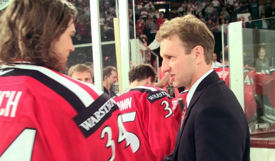 An der WM 1998 lancierte Ralph Krueger (r.) seine zwölfjährige Ära als Schweizer Nati-Trainer.