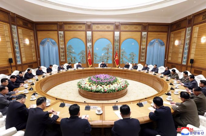 Kim Jong Un führte einen Personalwechsel im wichtigsten Entscheidungsorgan des Landes durch. Die Staatsmedien nannten keine Gründe dafür. Coronavirus - Nordkorea