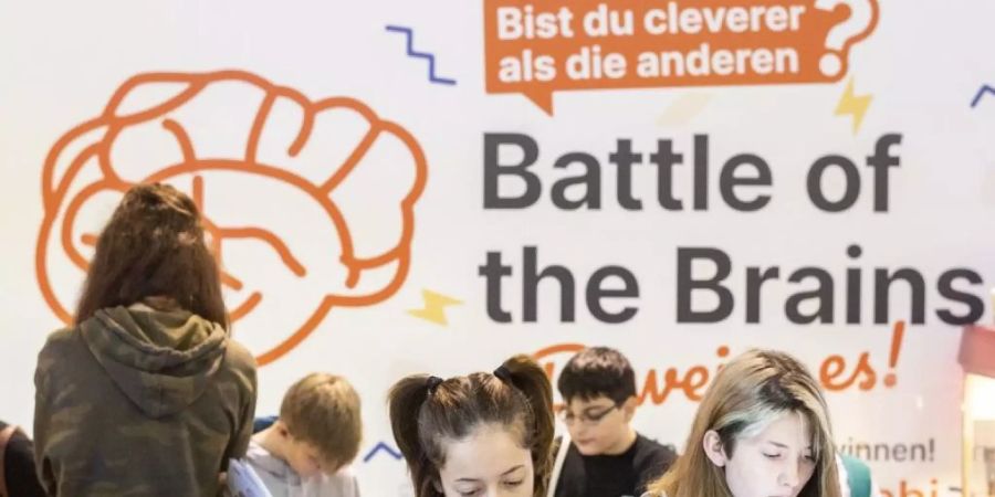 Gemäss Zahlen des Bundesamts für Statistik und Eurostat gibt die Schweiz deutlich mehr aus für Bildung als die EU: 16,5 Prozent der Staatsausgaben gegenüber 10,2 Prozent in der EU - das sind über 60 Prozent mehr. (Symbolbild)