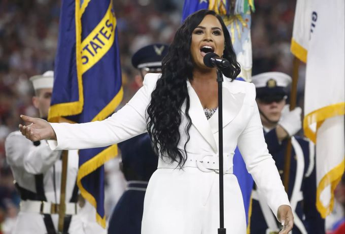 Demi Lovato singt die amerikanische Nationalhymne beim diesjährigen Super Bowl. Bald erhält sie ihre eigene Show «Pillow Talk with Demi Lovato». demi lovato