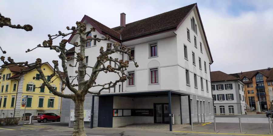 Das Gemeindehaus in Reinach (AG).