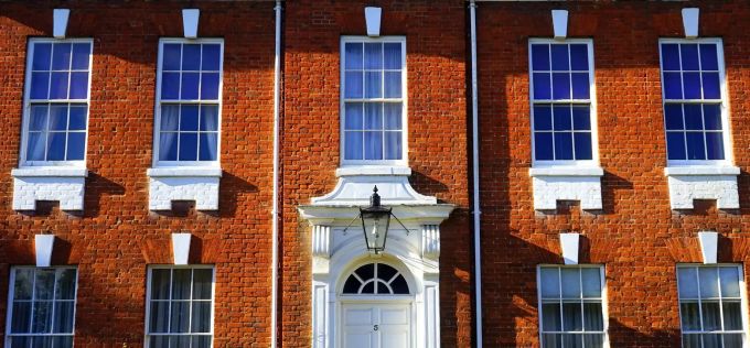 Die britischen und amerikanischen Fenster lassen sich nicht kippen. Lüften