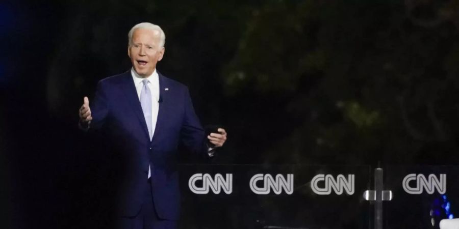 Joe Biden, Präsidentschaftskandidat der Demokraten, spricht während einer CNN-Veranstaltung. Foto: Carolyn Kaster/AP/dpa