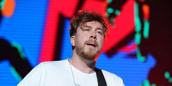 Von Eric Clapton - James Bournes Solosingle wurde abgesegnet