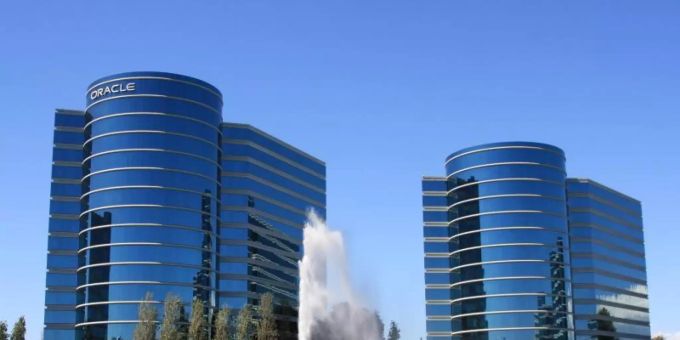 Der Hauptsitz des Software-Unternehmens Oracle in Redwood Shores, Kalifornien. Foto: Christoph Dernbach/dpa Oracle