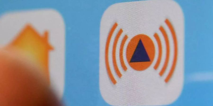 Die Notfall-Informations- und Nachrichten-App des Bundes auf einem Smartphone. Foto: Marijan Murat/dpa