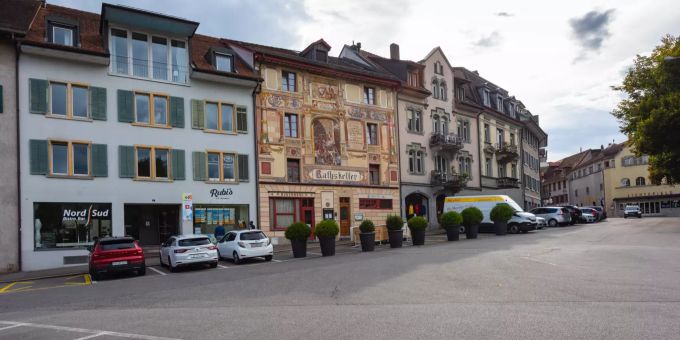 Restaurant Rathskeller in der Oltner Altstadt. Der «Chöbu», wie er liebevoll von den Oltnern genannt wird, ist ein einmaliges 1673 erbautes Gebäude in der ehemaligen Ringmauer. Es wurde mit viel Liebe zum Detail von der Besitzerfamilie Lang restauriert. - Olten Restaurant Rathskeller in der Oltner Altstadt. Der «Chöbu», wie er liebevoll von den Oltnern genannt wird, ist ein einmaliges 1673 erbautes Gebäude in der ehemaligen Ringmauer. Es wurde mit viel Liebe zum Detail von der Besitzerfamilie Lang restauriert. - Olten