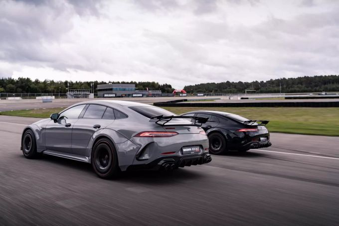 Der Brabus Rocket 900 in Grau und Schwarz. Brabus