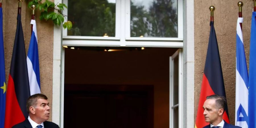 Gabi Aschkenasi und Heiko Maas vor der Villa Liebermann in Berlin