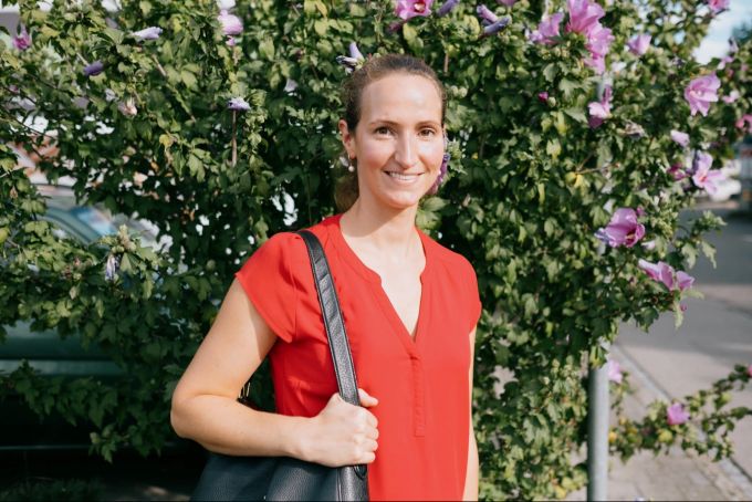 Corina aus Stäfa besuchte ein Seminar in Dübendorf und freut sich auf den Feierabend.